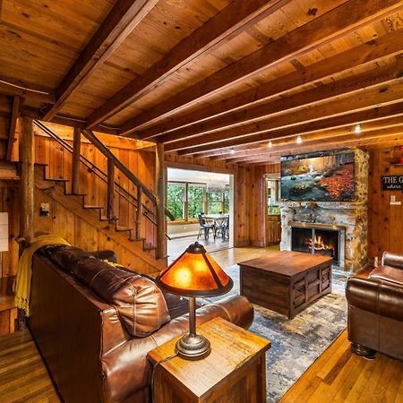 Whiskey Ridge Lodge, A Restored 1940S Gem, 2 Mins From Downtown, Breathtaking City Views, Custom Game Room, And Spacious Elegance Gatlinburg Ngoại thất bức ảnh