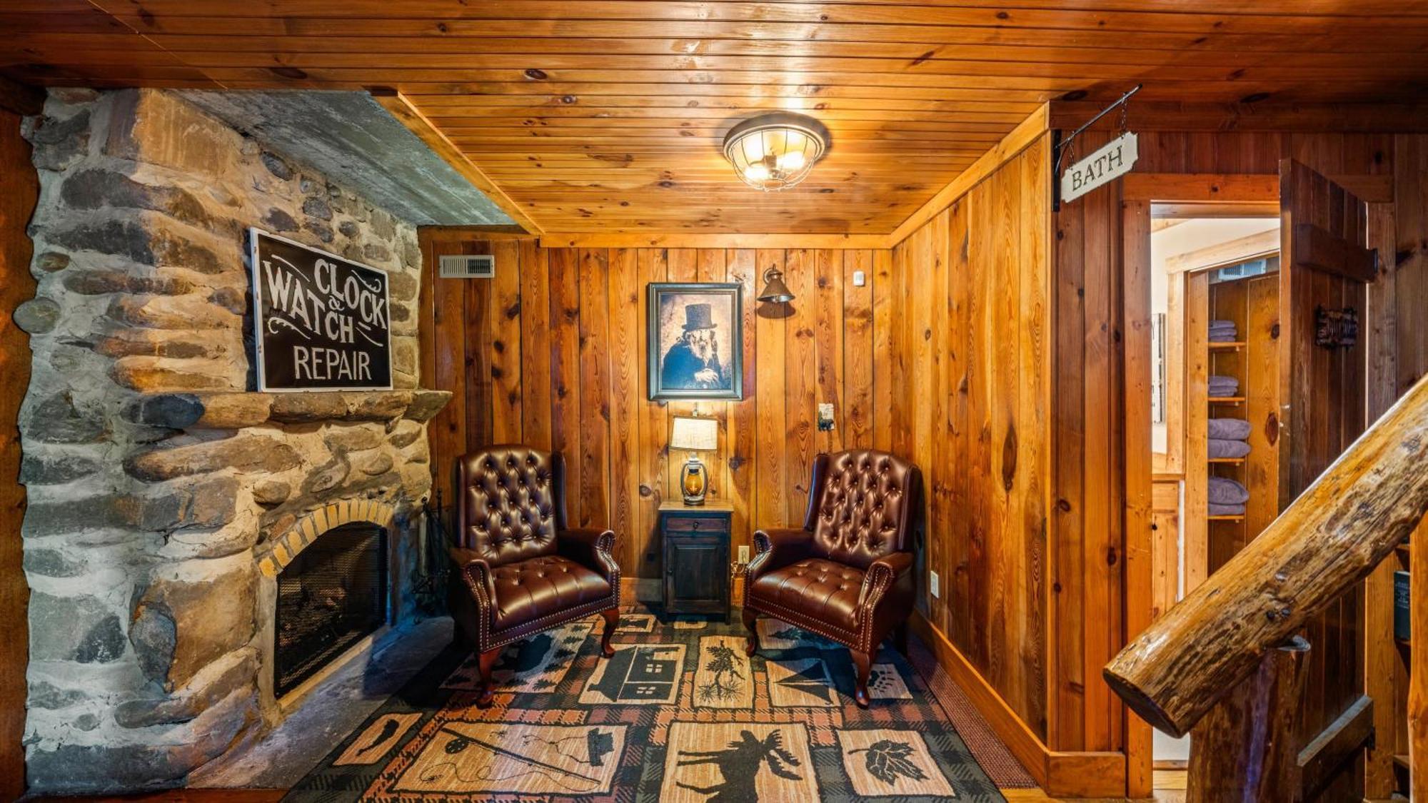Whiskey Ridge Lodge, A Restored 1940S Gem, 2 Mins From Downtown, Breathtaking City Views, Custom Game Room, And Spacious Elegance Gatlinburg Ngoại thất bức ảnh
