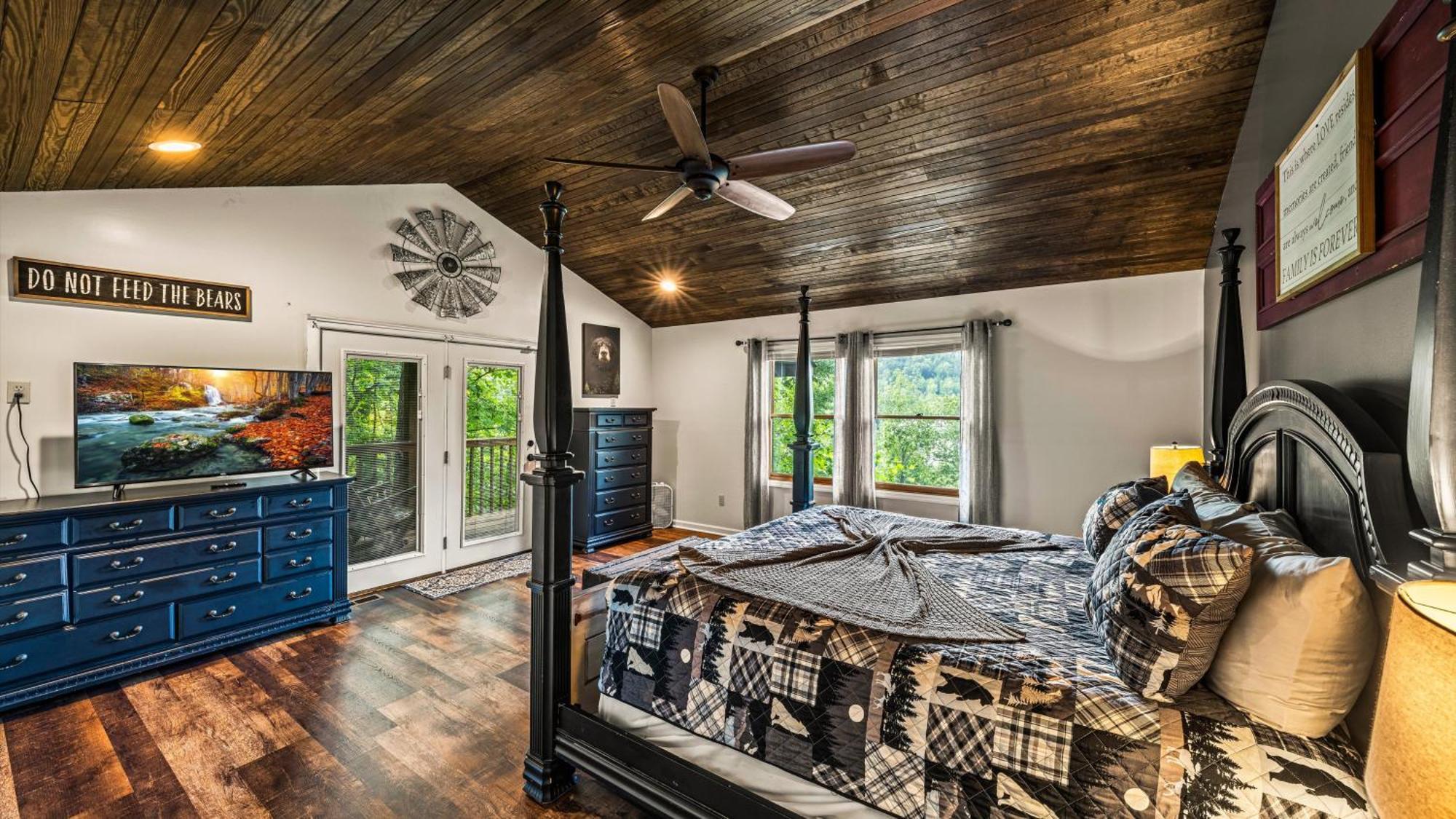 Whiskey Ridge Lodge, A Restored 1940S Gem, 2 Mins From Downtown, Breathtaking City Views, Custom Game Room, And Spacious Elegance Gatlinburg Ngoại thất bức ảnh