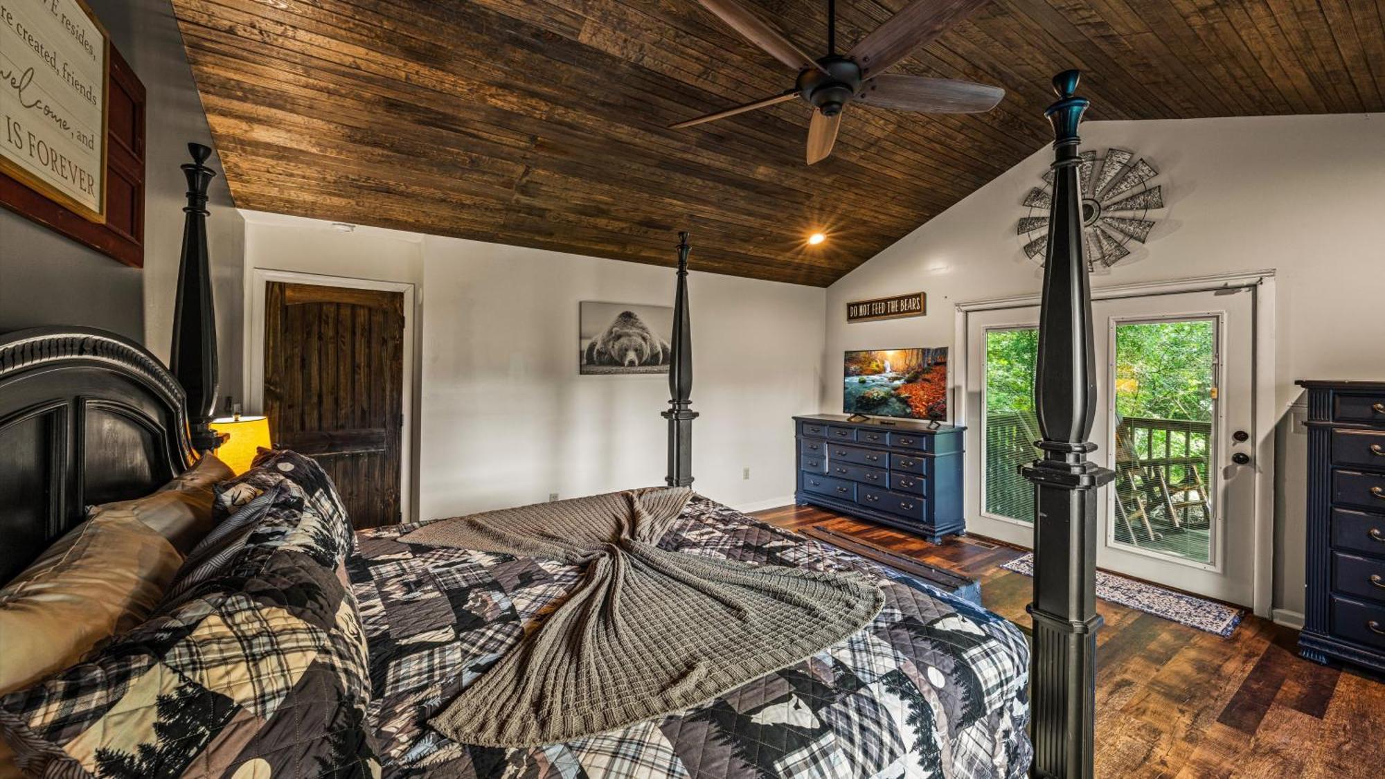 Whiskey Ridge Lodge, A Restored 1940S Gem, 2 Mins From Downtown, Breathtaking City Views, Custom Game Room, And Spacious Elegance Gatlinburg Ngoại thất bức ảnh