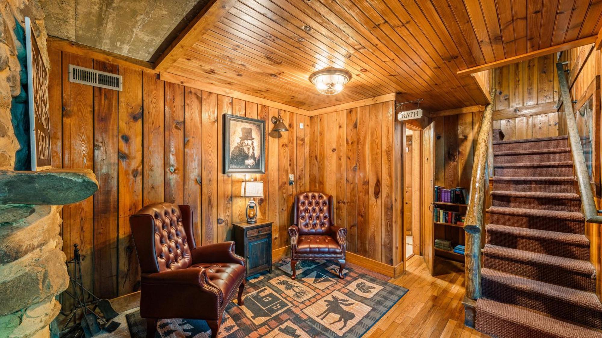Whiskey Ridge Lodge, A Restored 1940S Gem, 2 Mins From Downtown, Breathtaking City Views, Custom Game Room, And Spacious Elegance Gatlinburg Ngoại thất bức ảnh