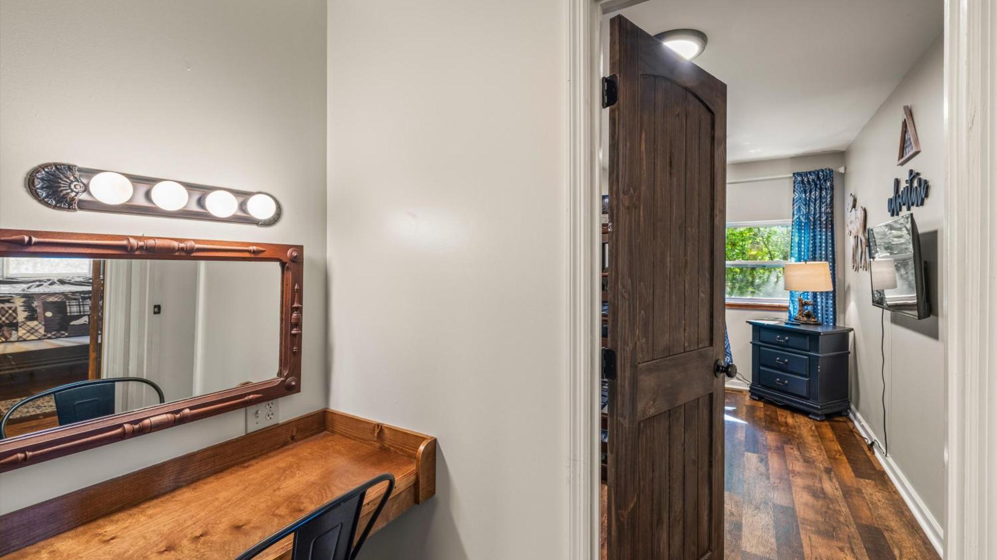 Whiskey Ridge Lodge, A Restored 1940S Gem, 2 Mins From Downtown, Breathtaking City Views, Custom Game Room, And Spacious Elegance Gatlinburg Ngoại thất bức ảnh