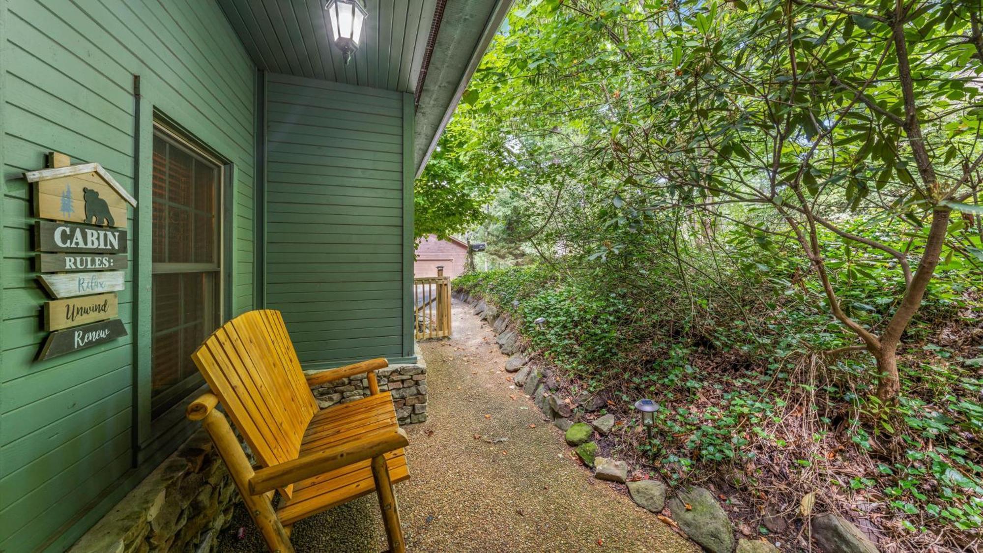 Whiskey Ridge Lodge, A Restored 1940S Gem, 2 Mins From Downtown, Breathtaking City Views, Custom Game Room, And Spacious Elegance Gatlinburg Ngoại thất bức ảnh