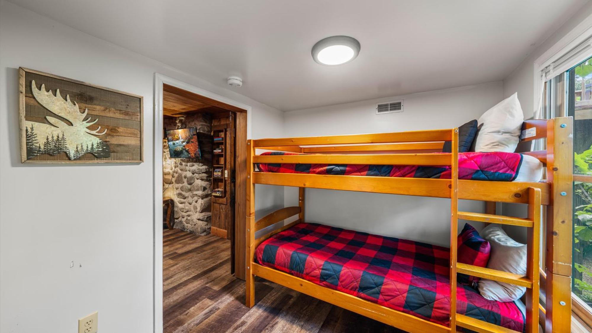 Whiskey Ridge Lodge, A Restored 1940S Gem, 2 Mins From Downtown, Breathtaking City Views, Custom Game Room, And Spacious Elegance Gatlinburg Ngoại thất bức ảnh