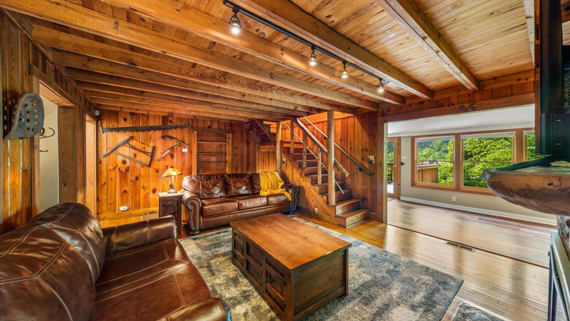 Whiskey Ridge Lodge, A Restored 1940S Gem, 2 Mins From Downtown, Breathtaking City Views, Custom Game Room, And Spacious Elegance Gatlinburg Ngoại thất bức ảnh