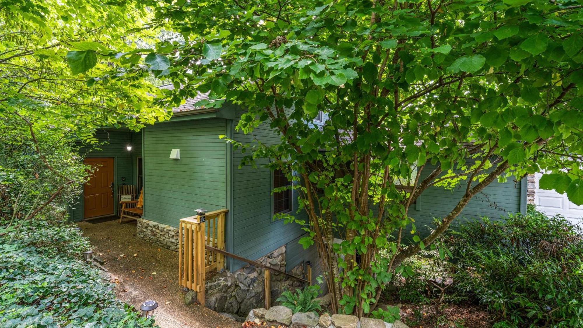 Whiskey Ridge Lodge, A Restored 1940S Gem, 2 Mins From Downtown, Breathtaking City Views, Custom Game Room, And Spacious Elegance Gatlinburg Ngoại thất bức ảnh