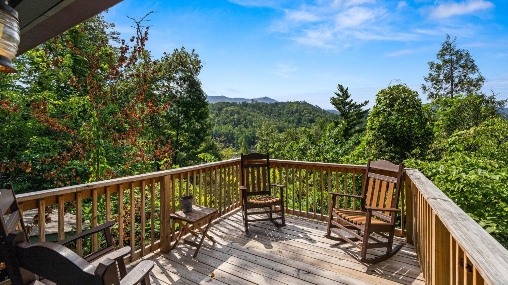 Whiskey Ridge Lodge, A Restored 1940S Gem, 2 Mins From Downtown, Breathtaking City Views, Custom Game Room, And Spacious Elegance Gatlinburg Ngoại thất bức ảnh