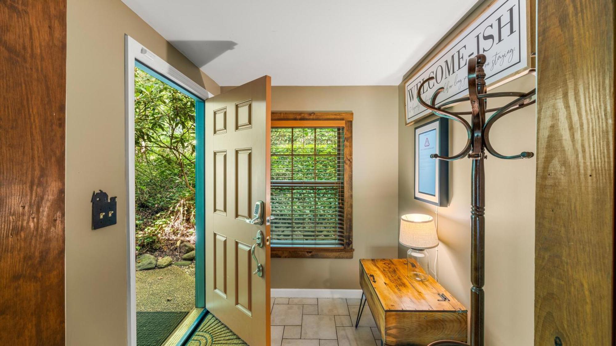 Whiskey Ridge Lodge, A Restored 1940S Gem, 2 Mins From Downtown, Breathtaking City Views, Custom Game Room, And Spacious Elegance Gatlinburg Ngoại thất bức ảnh