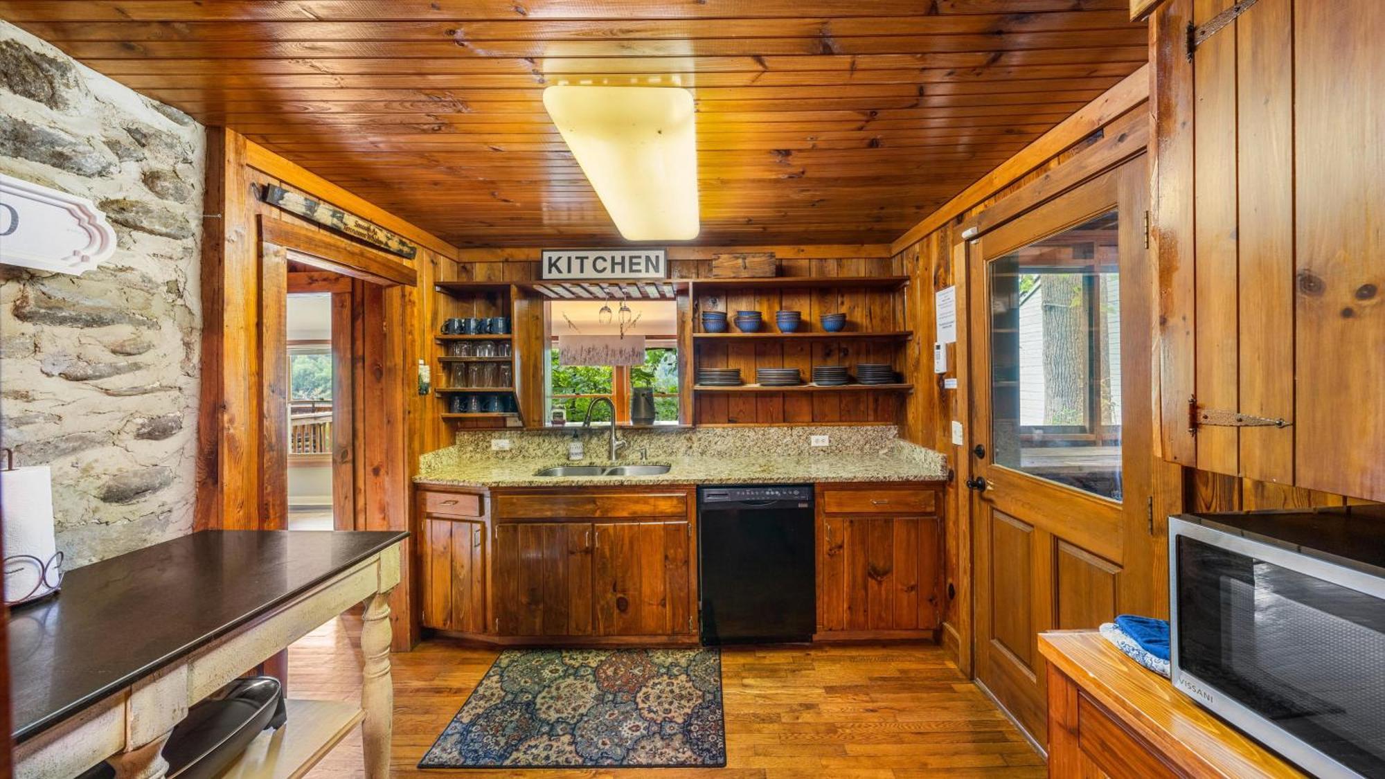 Whiskey Ridge Lodge, A Restored 1940S Gem, 2 Mins From Downtown, Breathtaking City Views, Custom Game Room, And Spacious Elegance Gatlinburg Ngoại thất bức ảnh
