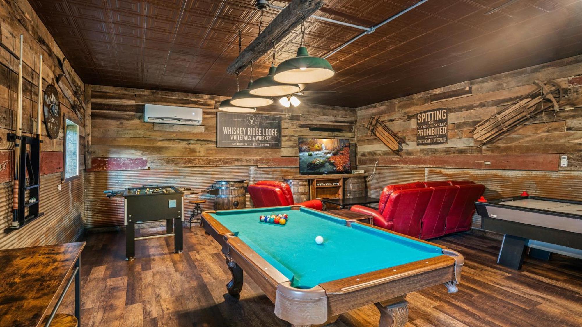 Whiskey Ridge Lodge, A Restored 1940S Gem, 2 Mins From Downtown, Breathtaking City Views, Custom Game Room, And Spacious Elegance Gatlinburg Ngoại thất bức ảnh