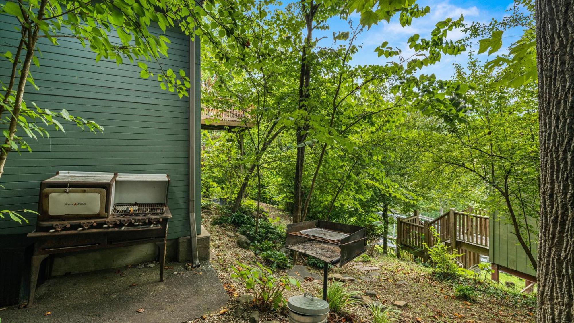 Whiskey Ridge Lodge, A Restored 1940S Gem, 2 Mins From Downtown, Breathtaking City Views, Custom Game Room, And Spacious Elegance Gatlinburg Ngoại thất bức ảnh