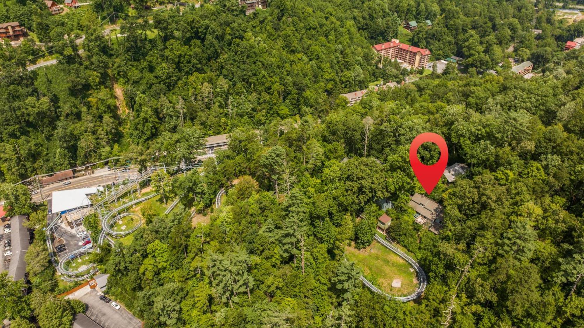 Whiskey Ridge Lodge, A Restored 1940S Gem, 2 Mins From Downtown, Breathtaking City Views, Custom Game Room, And Spacious Elegance Gatlinburg Ngoại thất bức ảnh