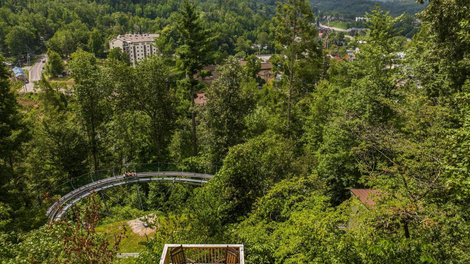 Whiskey Ridge Lodge, A Restored 1940S Gem, 2 Mins From Downtown, Breathtaking City Views, Custom Game Room, And Spacious Elegance Gatlinburg Ngoại thất bức ảnh