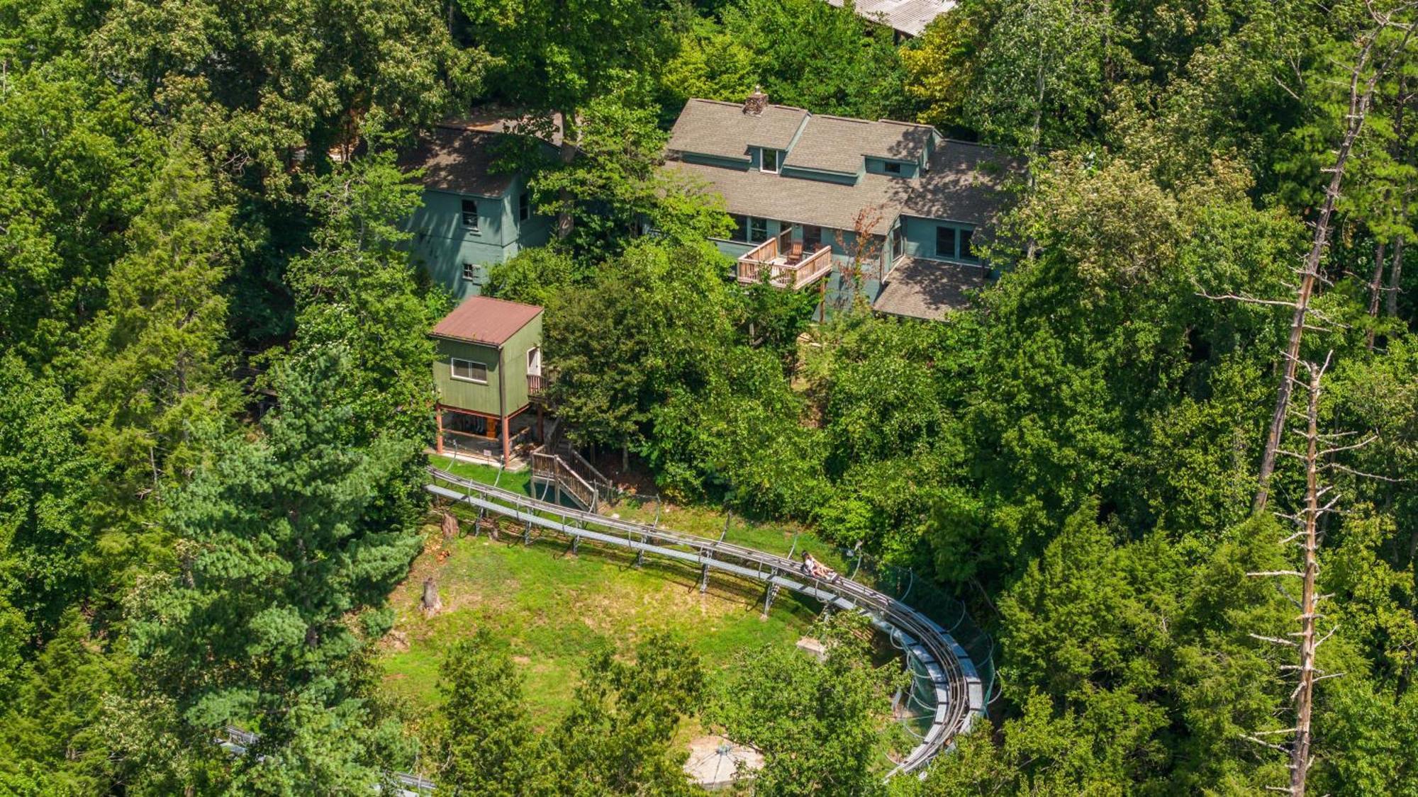 Whiskey Ridge Lodge, A Restored 1940S Gem, 2 Mins From Downtown, Breathtaking City Views, Custom Game Room, And Spacious Elegance Gatlinburg Ngoại thất bức ảnh