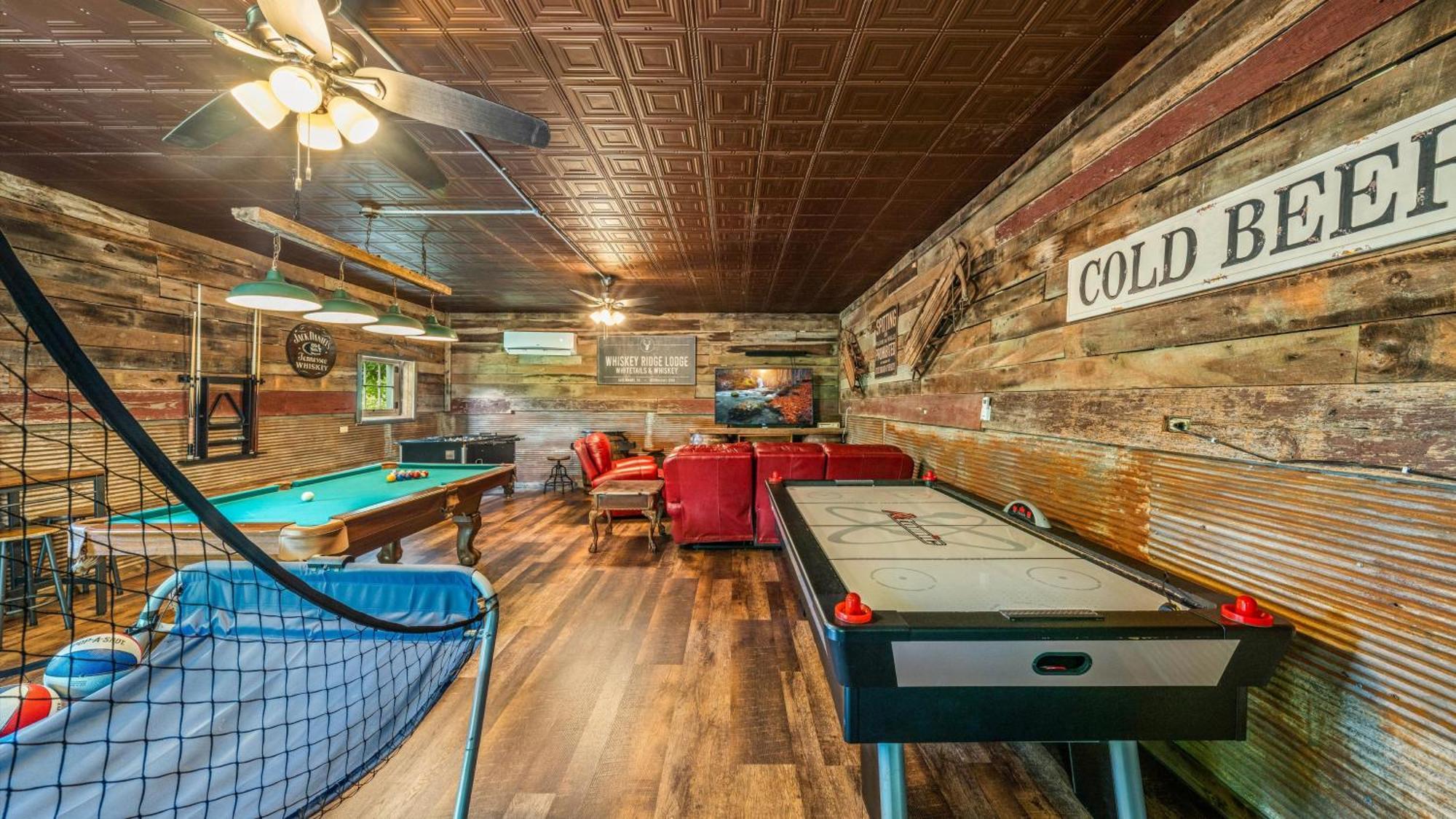 Whiskey Ridge Lodge, A Restored 1940S Gem, 2 Mins From Downtown, Breathtaking City Views, Custom Game Room, And Spacious Elegance Gatlinburg Ngoại thất bức ảnh