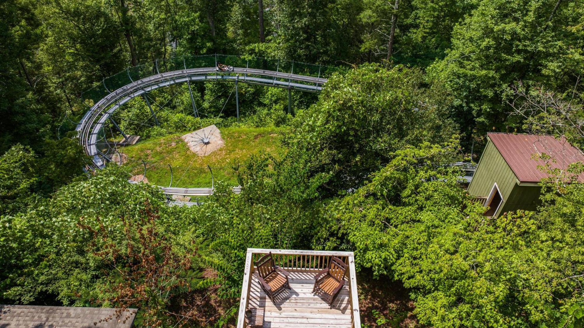 Whiskey Ridge Lodge, A Restored 1940S Gem, 2 Mins From Downtown, Breathtaking City Views, Custom Game Room, And Spacious Elegance Gatlinburg Ngoại thất bức ảnh